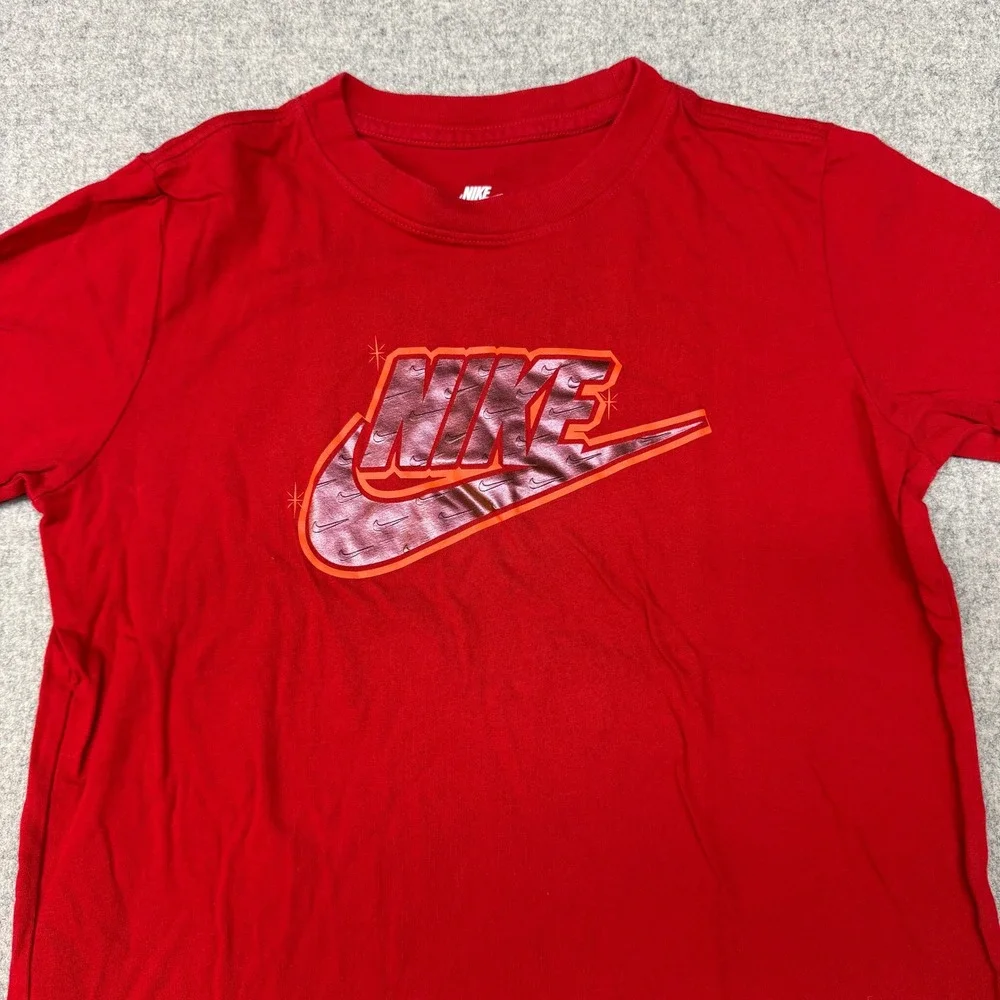 Nike | Graphic T-Shirt | Size M | Red | Metallic Logo Short Sleeve Crew Neck Tee